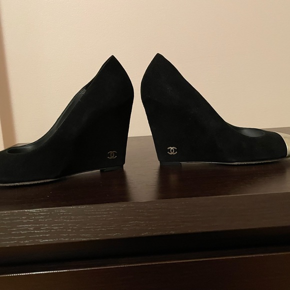 Chanel suede black and silver pumps - Picture 7 of 7
